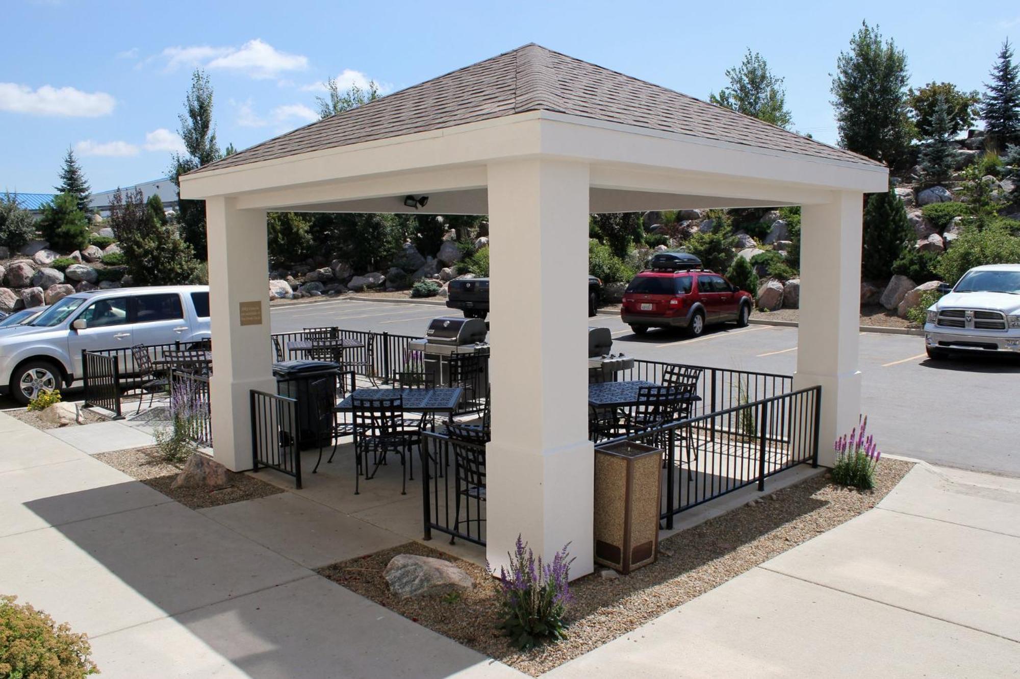 Candlewood Suites Bismarck Exterior photo